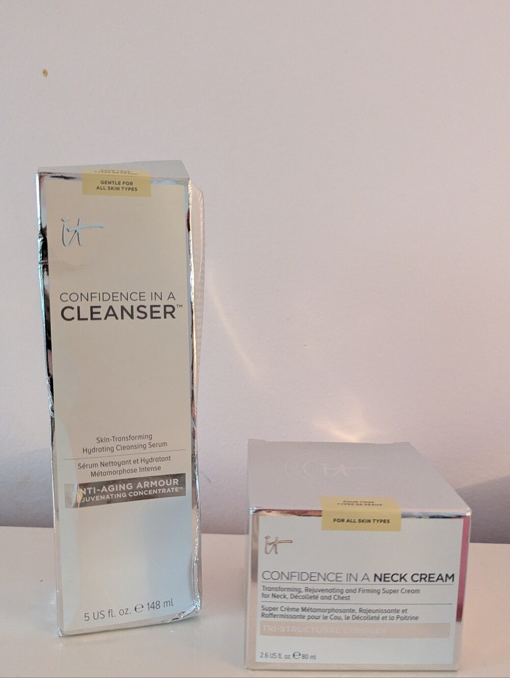 LOT IT Cosmetics CONFIDENCE IN A NECK CREAM + IT Cosmetics Confidence Cleanser